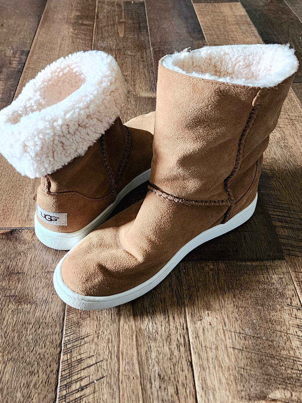 UGG Women's Classic Shearling-Lined Chestnut Boots Size 10